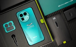 realme GT8 Pro có thêm bản Aston Martin giới hạn dành cho fan F1: Màu ngọc lam, nút nguồn neon, camera 200 "chấm", giá hơn 20 triệu đồng