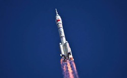 Rác vũ trụ va vào tàu Thần Châu 20 khiến phi hành gia Trung Quốc mắc kẹt, báo động nguy cơ từ quỹ đạo ngày càng hỗn loạn