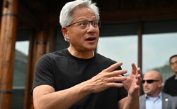 CEO Jensen Huang cho biết Nvidia đang ‘cứu cả thế giới’, nói thẳng về việc vốn hóa bốc hơi 500 tỷ USD trong vài tuần