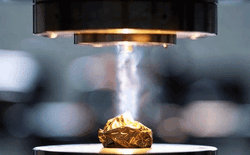 "Nghiền nát" vàng dưới áp suất gấp 10 triệu lần Trái Đất, nhà khoa học kinh ngạc với "thứ chưa từng thấy"