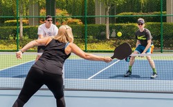 Thành phố xem xét cấm pickleball vì ồn ào