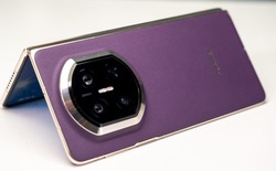 Huawei, Samsung và Apple chạy đua điện thoại gập