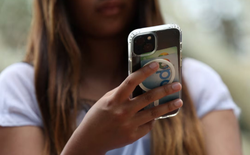 Quốc gia đầu tiên trên thế giới chính thức cấm thanh thiếu niên dùng mạng xã hội