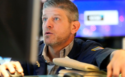 Nợ 100 tỷ USD, chỉ báo vỡ nợ bất ngờ tăng vọt, cổ phiếu rớt 13% chỉ trong một phiên: Chuyện gì đang xảy ra với công ty AI 'hot' nhất nhì thế giới?