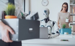 Công ty toàn AI vẫn cần con người