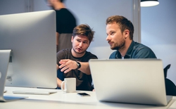 Tuyển dụng "Vibe Code Cleanup Specialist": Khi doanh nghiệp phải trả giá đắt cho những dòng code "mỳ ăn liền" của AI