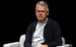 Apple mất 'đầu tàu' AI cấp cao, áp lực nội bộ ngày càng đè nặng