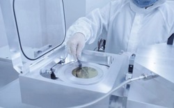 Trung Quốc vượt mặt Elon Musk: Người đàn ông bại liệt điều khiển robot và đi làm lại bằng ý nghĩ