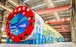 Chiêm ngưỡng "quái vật đào đất" có đường kính lớn nhất thế giới đạt "cột mốc 10.000m"