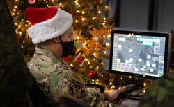 Để phát quà khắp thế giới, ông già Noel phải di chuyển nhanh đến mức nào?