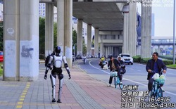 Robot Trung Quốc xác lập Kỷ lục Guinness sau hành trình đi bộ xuyên đêm dài hơn 100km