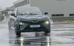 Giá mới quá hời, bảo hành 10 năm, khách hàng rủ nhau tậu liền tay xe điện VinFast