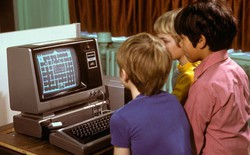 Trước khi có internet và Wi-Fi, những đứa trẻ của thập niên 80s download game bằng cách này: Nghe Radio!