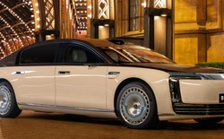 Sedan điện của Huawei bán chạy hơn Porsche, BMW và Maybach cộng lại