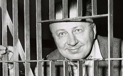 Vì sao một người được chẩn đoán mắc chứng tâm thần phân liệt thể hoang tưởng lại có thể làm rung chuyển New York bằng 22 quả bom