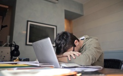 Gen Z Việt Nam và cuộc đua "giàu nhanh": áp lực tài chính, so sánh xã hội và cách họ tự cứu mình