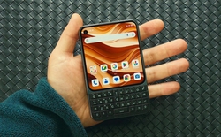 Lại thêm điện thoại phím cứng như BlackBerry sắp ra mắt, hứa hẹn cập nhật 5 năm, giá dự kiến khoảng 12 - 13 triệu