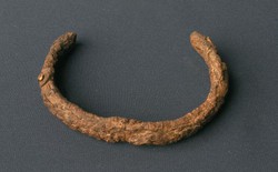 Phát hiện kim loại lạ đến từ bên ngoài hành tinh bên trong kho báu 3.000 năm tuổi