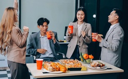 Cách dân công sở “bật chế độ” chuẩn bị đón Tết khi kỳ nghỉ cận kề