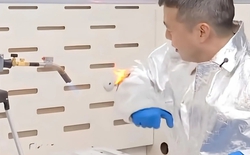 Phát minh của tiến sĩ Trung Quốc khiến thế giới kinh ngạc: Tạo ra vật liệu 'không thể cháy', chịu nhiệt vượt 1.500 độ C, giúp lính cứu hỏa sống sót trong biển lửa