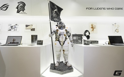 Ngay cả khi không phải fan của Hideo Kojima, bạn cũng sẽ "nao lòng" trước dòng sản phẩm ASUS ROG tuyệt đẹp này