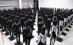 Đội quân tự động hóa: Công ty Trung Quốc ra mắt thị trường Mỹ với 3 robot hình người và 1 robot chó