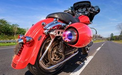 Harley-Davidson chưa đủ “điên”, Matt Mikka biến mô tô Mỹ thành chiến đấu cơ hai bánh bằng động cơ phản lực