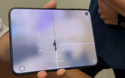 iPhone Duo bị nứt, sọc màn hình bất thường
