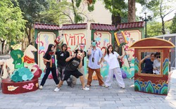 Photobooth Wings Up 2026 đưa tranh Đông Hồ và Trạng Tý vào sân trường Báo