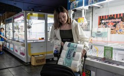 Máy gắp thú chuyển thành gắp trứng, gạo, giấy vệ sinh: Mô hình kinh doanh hút khách giữa thời lạm phát