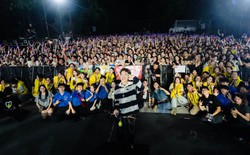 NEU Concert 2026 khép lại với màn song ca giữa Hương Tràm và sinh viên NEU