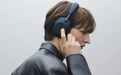 Sony WH-1000XM6 họp online có ổn không khi có mute nhanh và micro điều hướng chùm sóng AI?