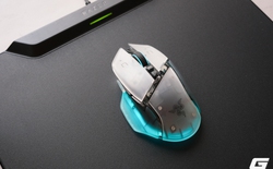 Trên tay Razer Basilisk V3 Pro 35K Phantom White: Khi công nghệ đỉnh cao khoác lên lớp áo xuyên thấu, đẹp một cách ma mị