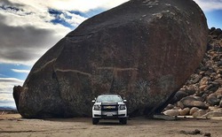 Bí ẩn về Giant Rock: Tảng đá granite khổng lồ giữa sa mạc Mojave nơi lưu giữ ký ức cổ xưa và huyền thoại vũ trụ
