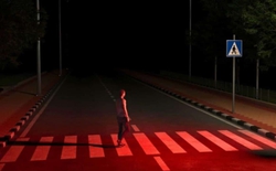 Không phải quảng cáo phim kinh dị, một đô thị Đan Mạch sử dụng đèn đường màu đỏ vì một lý do rất nhân văn