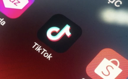 Một năm tăng phí liên tục, giá hàng trên sàn “đội” thêm 33%