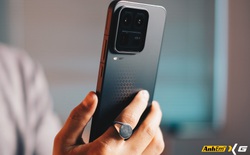 Smartphone này “phá đảo cấu hình” với 4,3 triệu điểm AnTuTu, có quạt thổi vù vù và trong hộp còn kèm cả… chổi