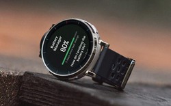 Đồng hồ chạy bộ giá hơn 4 triệu đồng ra mắt: Màn hình 3.000 nit, kính sapphire, GPS 6 vệ tinh, pin tới 12 ngày