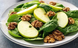 Vì sao rau bina được gọi là “rau trường thọ”? Lợi đủ đường cho ruột, mắt và tim mạch