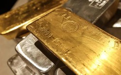 Vàng "mắc kẹt" tại Dubai, nhà buôn xả hàng