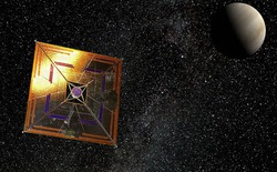 Cánh buồm tinh thể quang tử phản xạ laser đạt 90% hiệu suất mở ra hy vọng du hành liên sao không cần nhiên liệu