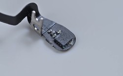 Hỏng cảm biến góc nắp khiến MacBook Pro không thức dậy khi dùng pin