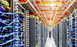 Sa thải 30.000 người, chi 200 tỷ USD nuôi tham vọng AI, Amazon có đang trở thành ‘quốc gia số’ sau 20 năm đầu tư cho điện toán đám mây?