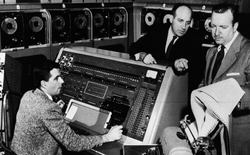 Ngày này năm xưa: Chiếc máy tính nặng bằng 2 chiếc ô tô, ngốn điện bằng cả khu phố, giá gần 400 tỷ đồng - nhưng "đoán" đúng Tổng thống Mỹ khi tất cả mọi người đoán sai