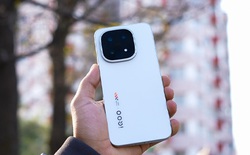 iQOO 16 lộ màn hình 2K, đối đầu OnePlus 16 với tham vọng nâng tần số quét lên 165Hz