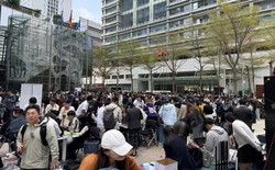 Trung Quốc: Hàng trăm người xếp hàng để Tencent cài miễn phí OpenClaw, cả người già cũng háo hức với AI Agent