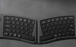 Keychron ra mắt bàn phím gập nửa giá hơn 1,6 triệu đồng, thiết kế công thái học cho dân đa thiết bị