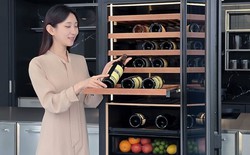 Samsung ra mắt sản phẩm có 1-0-2: Tủ lạnh AI tự nhận diện rượu vang, tự gợi ý thực đơn, nhìn giá cũng... "hốt hoảng" không kém!