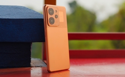 Đây là "pin dự phòng 10001mAh" gắn thêm màn hình và camera, cấu hình khá, mỏng nhẹ hơn flagship, màn siêu sáng 6500 nits, giá gần 16 triệu