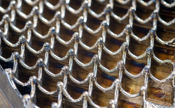 Bền hơn 30%, ăn mòn chỉ 0,105mm mỗi năm: AI vừa tạo ra loại thép không gỉ phá vỡ quy luật thế kỷ